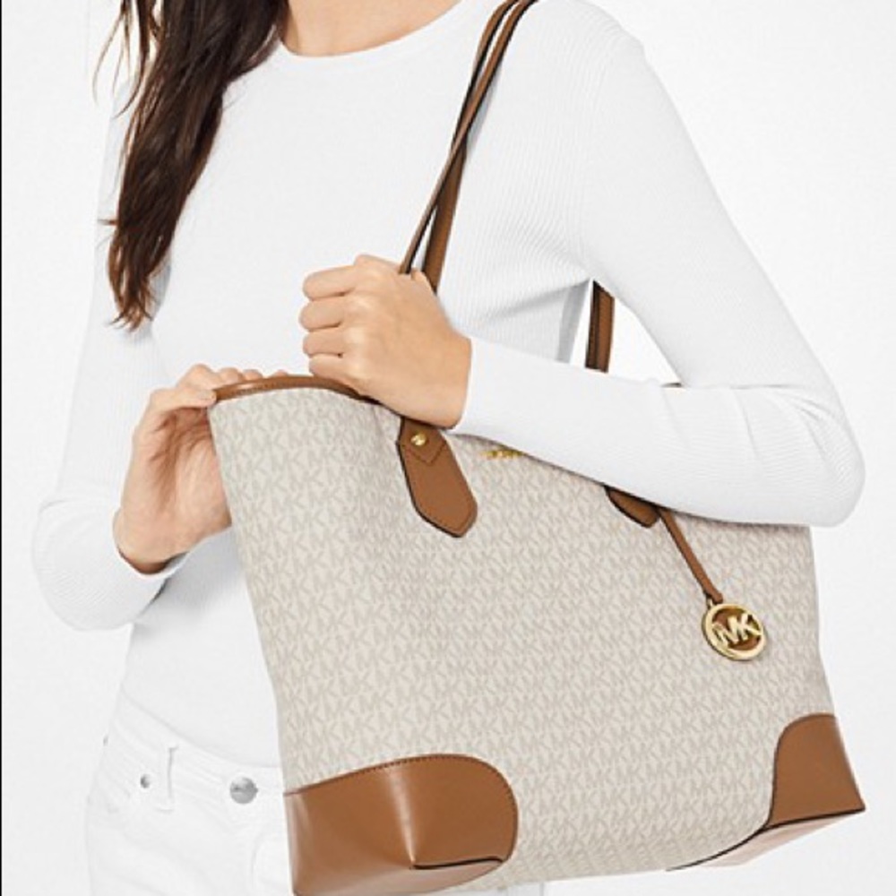 COPY - Michael Kors Large Tote. Like New condition.